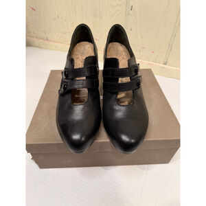 NWT Women's Kumfs Black Leather Mary Jane Heels Size 9.5